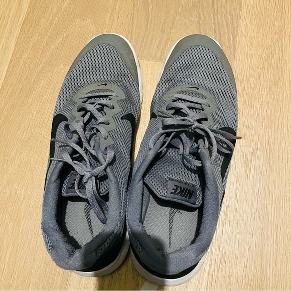 Nike Men's Gray Athletic Shoes size 10 running comfortable lightweight casual - Picture 9 of 9